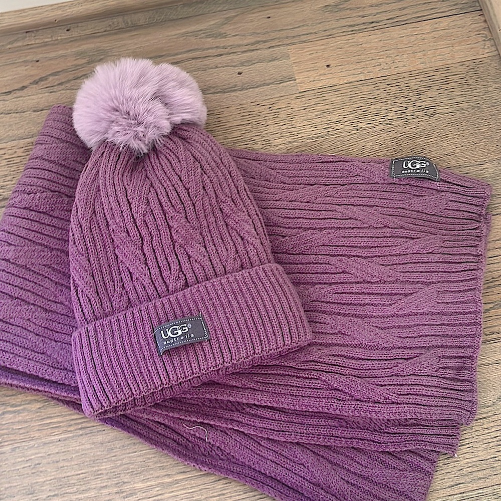 NEW UGG ACCESSORIES 2PC  hat and  scarf set. Perfect Holiday Gift!